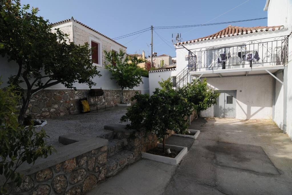 Lovely Quiet House With Garden Spetses Town Luaran gambar